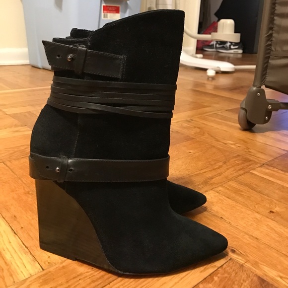 🚫🚫 sold Suede Alice + Olivia boots NWT
Size: 9 - Picture 3 of 4