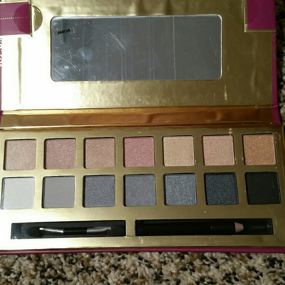Other - New eye shadow pallet...glamorous. ..