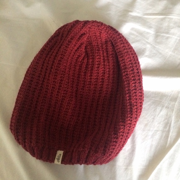 Active knitted burgundy beanie