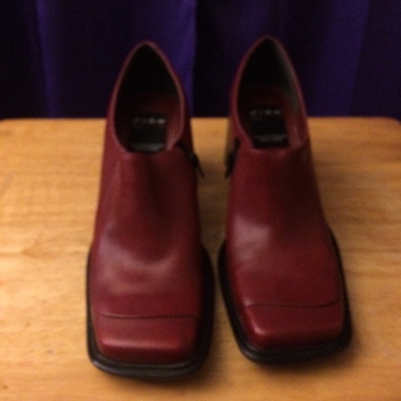 Burgundy ankle shoe boots.