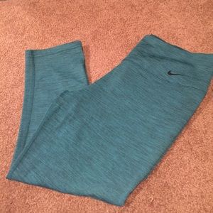 Nike crop leggings