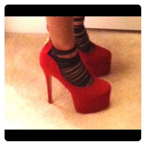 Sexy Red Pumps!!! - Picture 1 of 4
