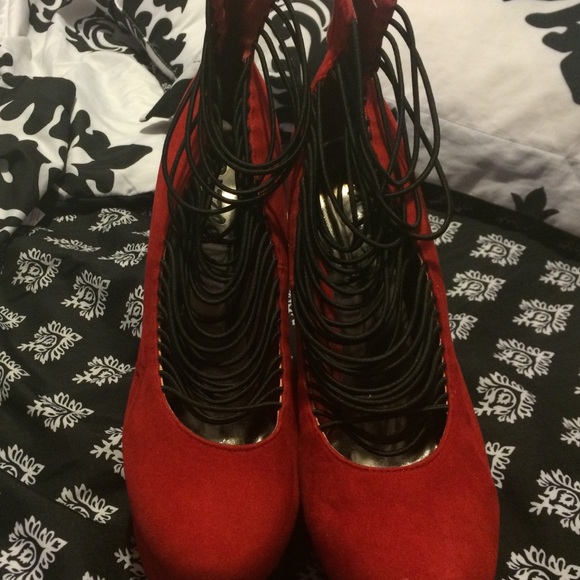 Sexy Red Pumps!!! - Picture 2 of 4