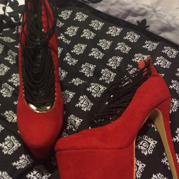 Sexy Red Pumps!!! - Picture 3 of 4