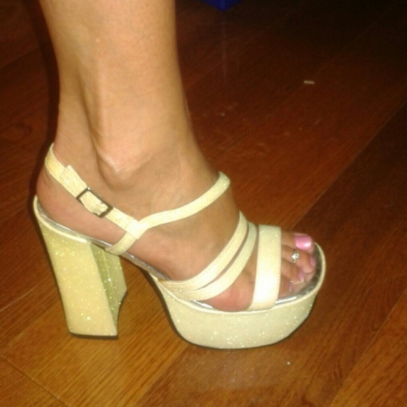 Sz 7.5 Beautiful sparkly cream sexy square heels - Picture 3 of 4