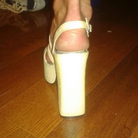 Sz 7.5 Beautiful sparkly cream sexy square heels - Picture 4 of 4