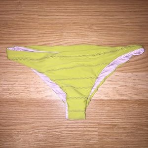 Acacia Jamaica Bottoms in Lilikoi