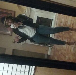 Meet your Posher, Rickesha