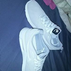 New* Nike Air Tanvas