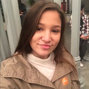 Meet your Posher, Daniela