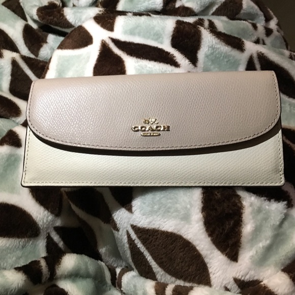 SOLD 🎉🎉 authentic coach wallet