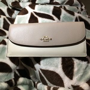 SOLD 🎉🎉 authentic coach wallet