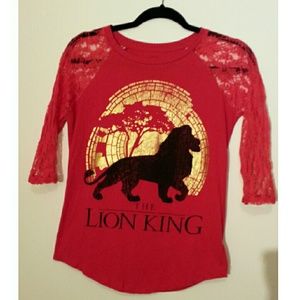 Red Lion King Lace Sleeve Graphic Top