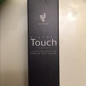 Younique touch mineral liquid foundation!