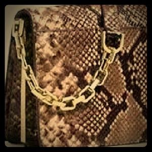 MICHAEL KORS BRINKLEY SHOULDER BAG