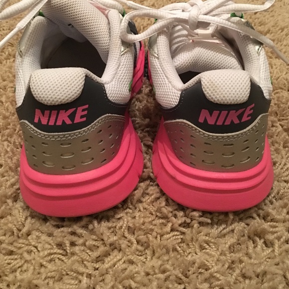 Nike shoes - Picture 2 of 3