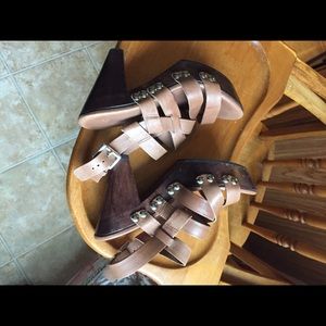 Cutest Tan Leather heels with by Zara Woman