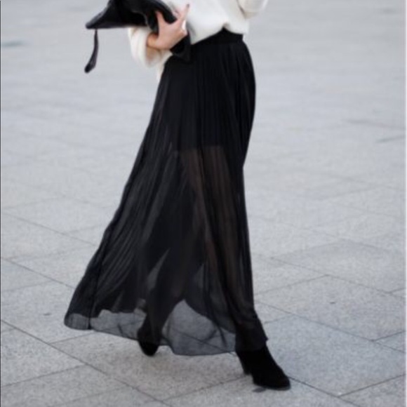 LAST ONE‼️BOHO Black shear pleated maxi skirt - Picture 3 of 5