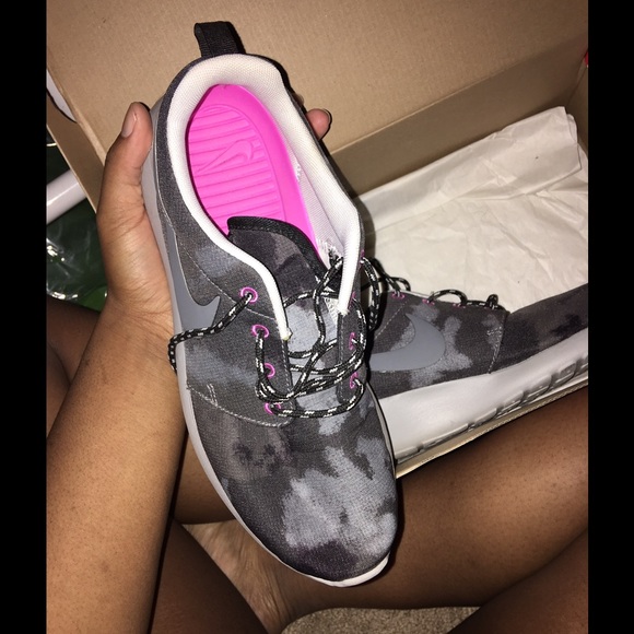 Nike Shoes - Roshe Run