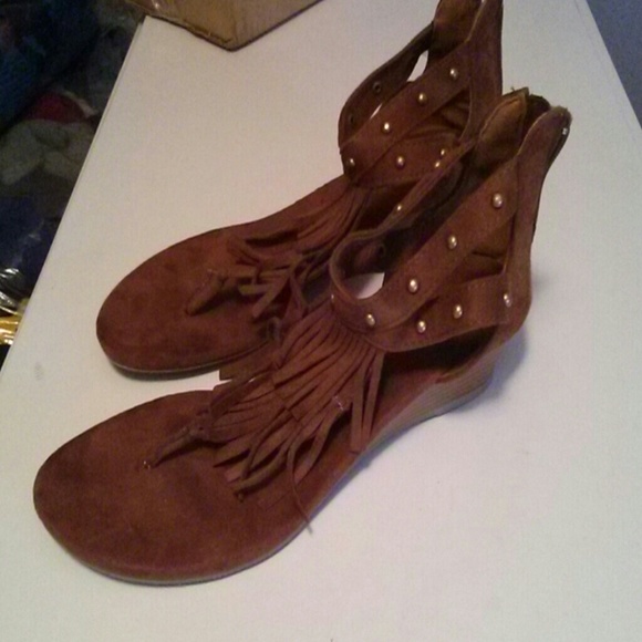 Brown fringed sandals