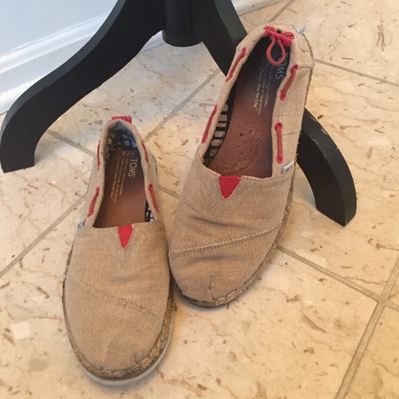 Toms