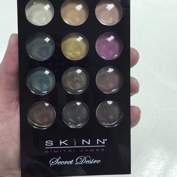 Skinn Secret Desire Eyeshadow Palette