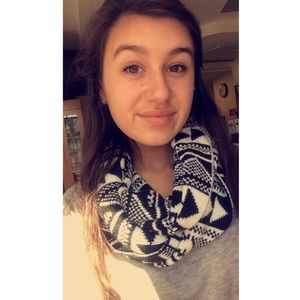 Meet your Posher, Christina