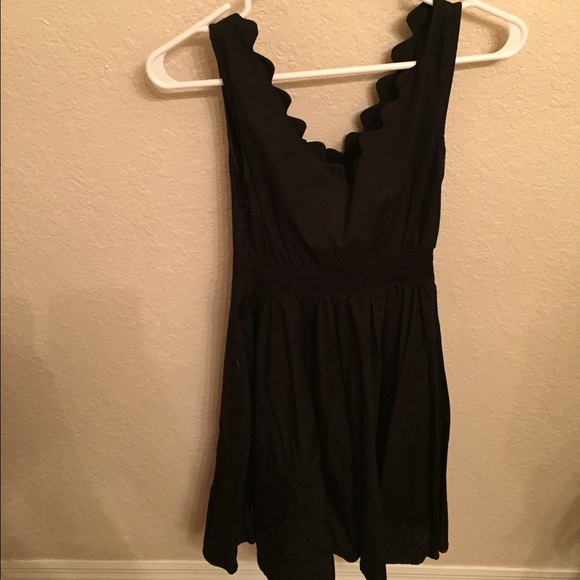 X-small black scalloped collar eshakti dress