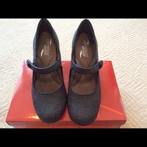 Aerosols Mary Jane Pump NWOT