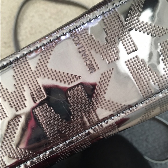 Michael Kors Signature Logo Tote - Picture 4 of 4