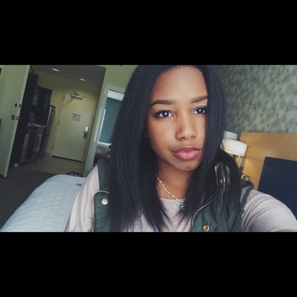 Meet Your Posher, Tori - Picture 2 of 4