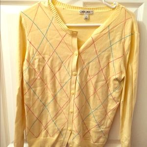 Yellow sweater with diamond print