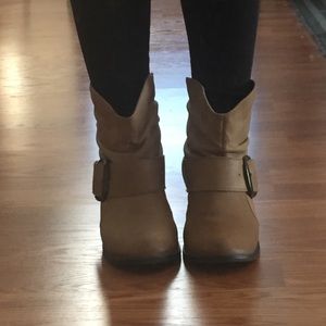 Brown ankle boots booties
