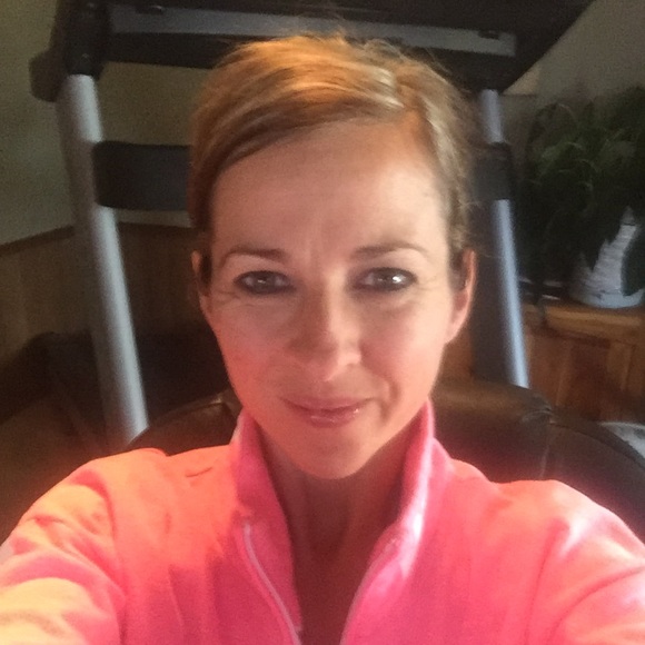 Meet your Posher, Stephanie - Picture 1 of 1