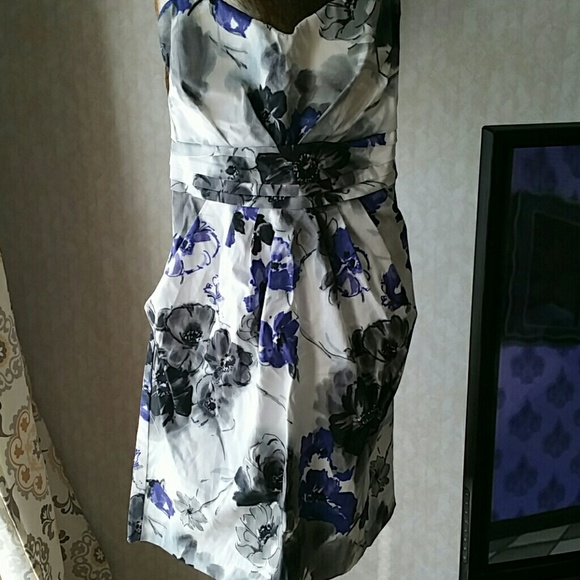 Beautiful strapless dress!