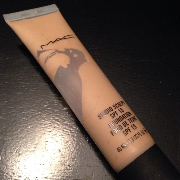 MAC Studio sculpt liquid foundation
