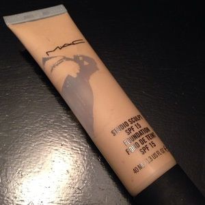 MAC Studio sculpt liquid foundation