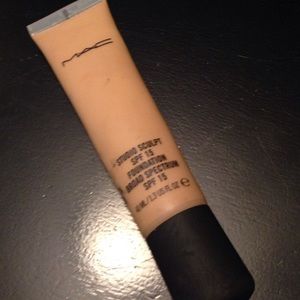 MAC Studio Sculpt liquid foundation