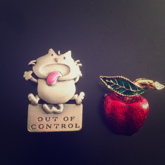 "Out of control" brooch 💫