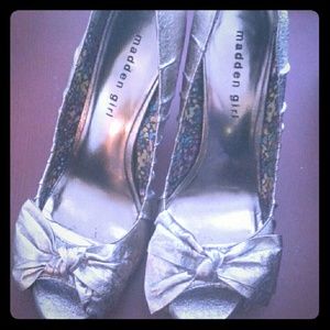 Womens Silver Madden Girl Peep Toe Pump