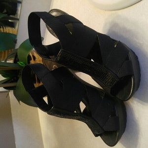 Jessica Simpson pump platforms