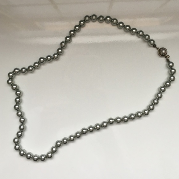 Silver pearl necklace
