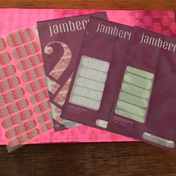 Set of four Jamberry nail wraps