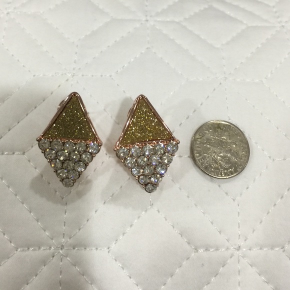 🚫SOLD🚫Gold on Gold Diamond Shaped Earrings - Picture 3 of 3