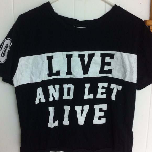 Black and white tee 💞