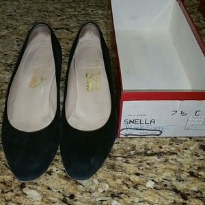 1-1/2 inch heels black suede width size C