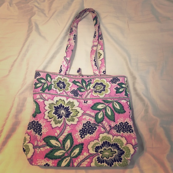 Vera Bradley Handbags - Vera Bradley Tote.