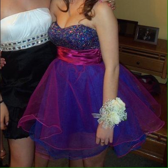Perfect poofy dress for high school dance