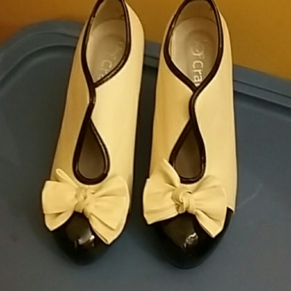 White&black bow heels
