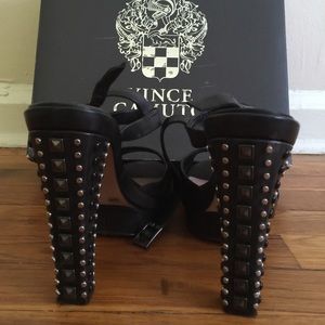 Vince Camuto black high heels sandals
